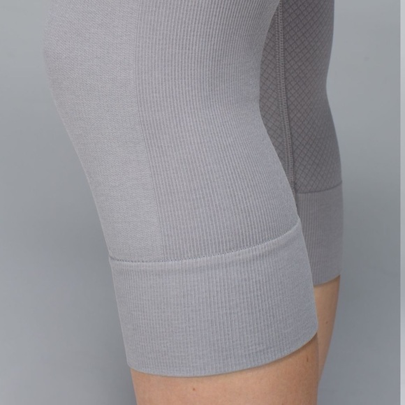 LULULEMON Seamlessly Street Crop Capri Yoga Workout Pant Heather Iris Purple 8 - Picture 10 of 10